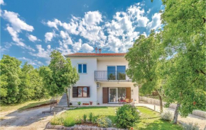 Beautiful home in Smrika with WiFi and 3 Bedrooms, Šmrika